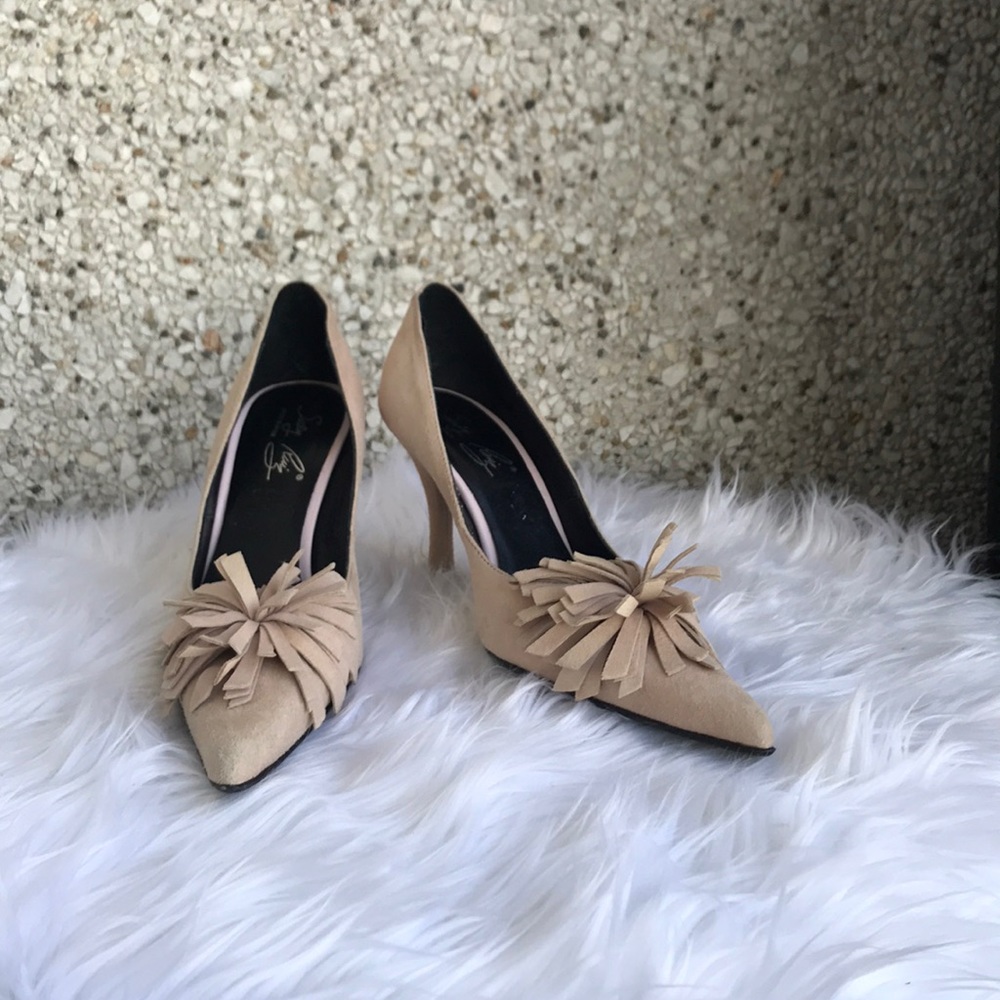 ❤️HOST PICK!!!❤️ Suly Ruiz suede hills size 8